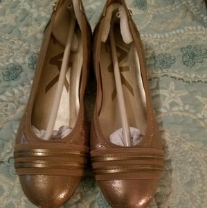 Ann Klein size 7 atworth gold shoes